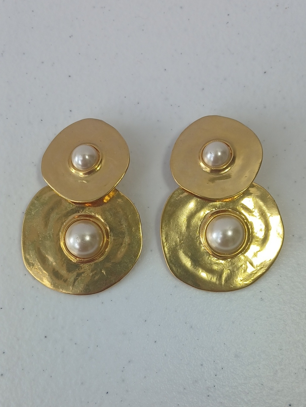 Vintage Gold Tone Pearl Textured Double Disc Brutalist Dangle Clip-on Earrings